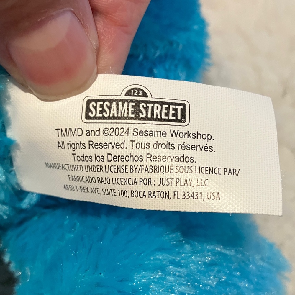 Sesame Street Sing-A-Long Blue Cookie Monster Plush with Red Shirt - Picture 4 of 8